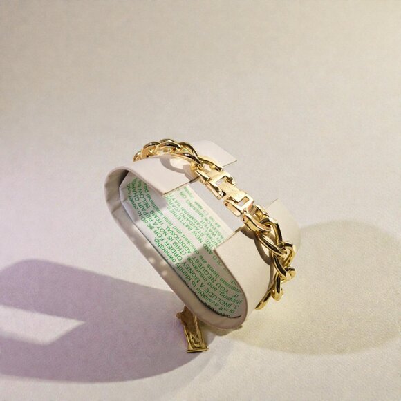 Juicy Couture Gold – tone NYC-Themed Charm Watch NIB - Picture 9 of 10